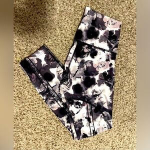 Lululemon High Times Peek Obscured Black Floral Roses leggings EUC